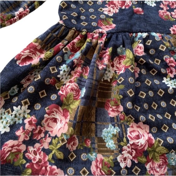 Pippa & Julie Floral Dress - Picture 6 of 8